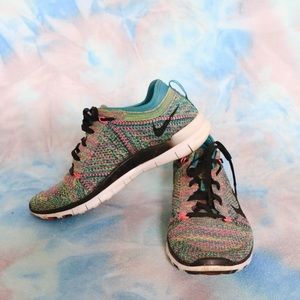 NIKE Free TR 5 Flyknit Women's 5.5